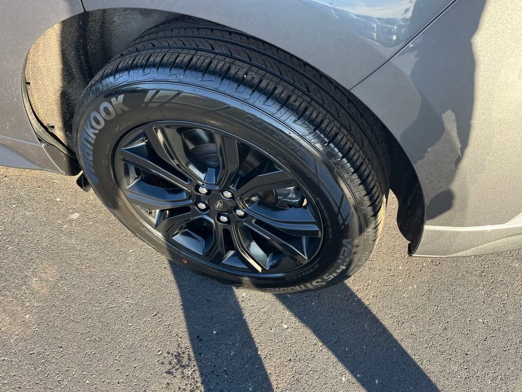 Used 2024 Ford Edge SE w/ Black Appearance Package image 32