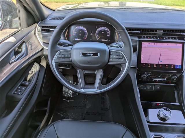 New 2025 Jeep Grand Cherokee Limited w/ Black Appearance Package image 15