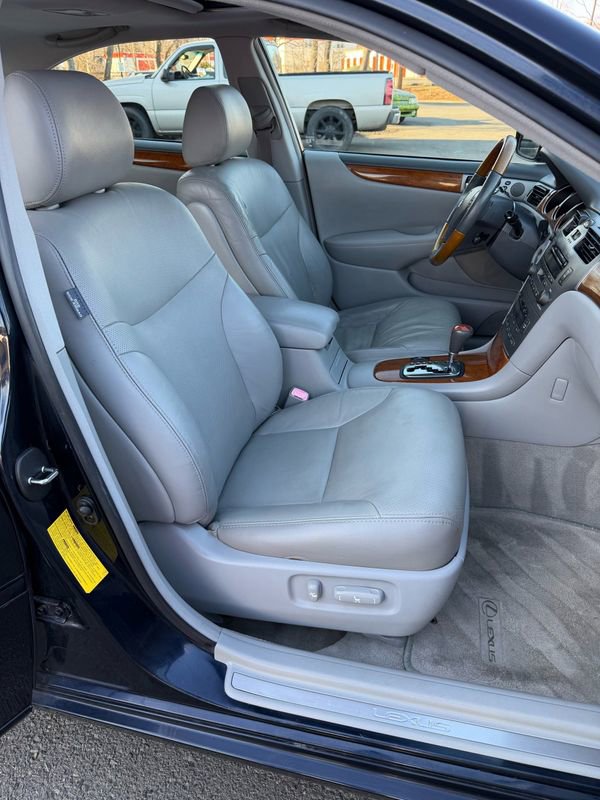 Used 2005 Lexus ES 330 image 12