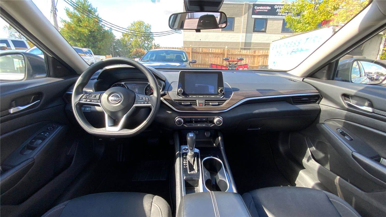 Used 2024 Nissan Altima 2.5 SV FWD image 24