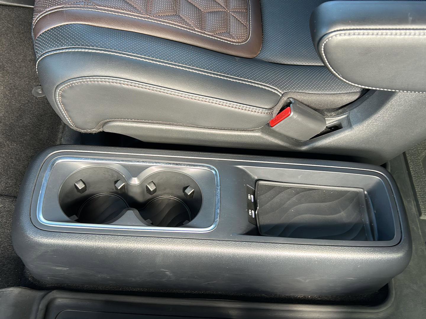 Used 2025 Nissan Armada Platinum w/ Convenience Package image 30