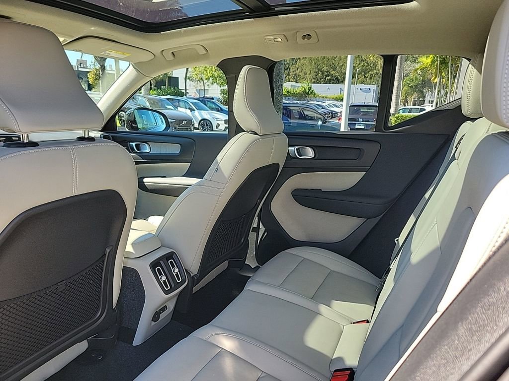 Used 2025 Volvo XC40 B5 Ultra image 7