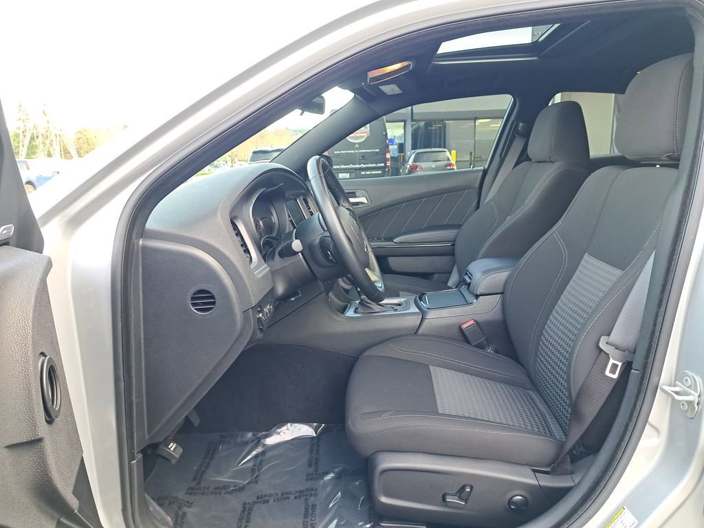 Used 2023 Dodge Charger SXT w/ Blacktop Package image 11