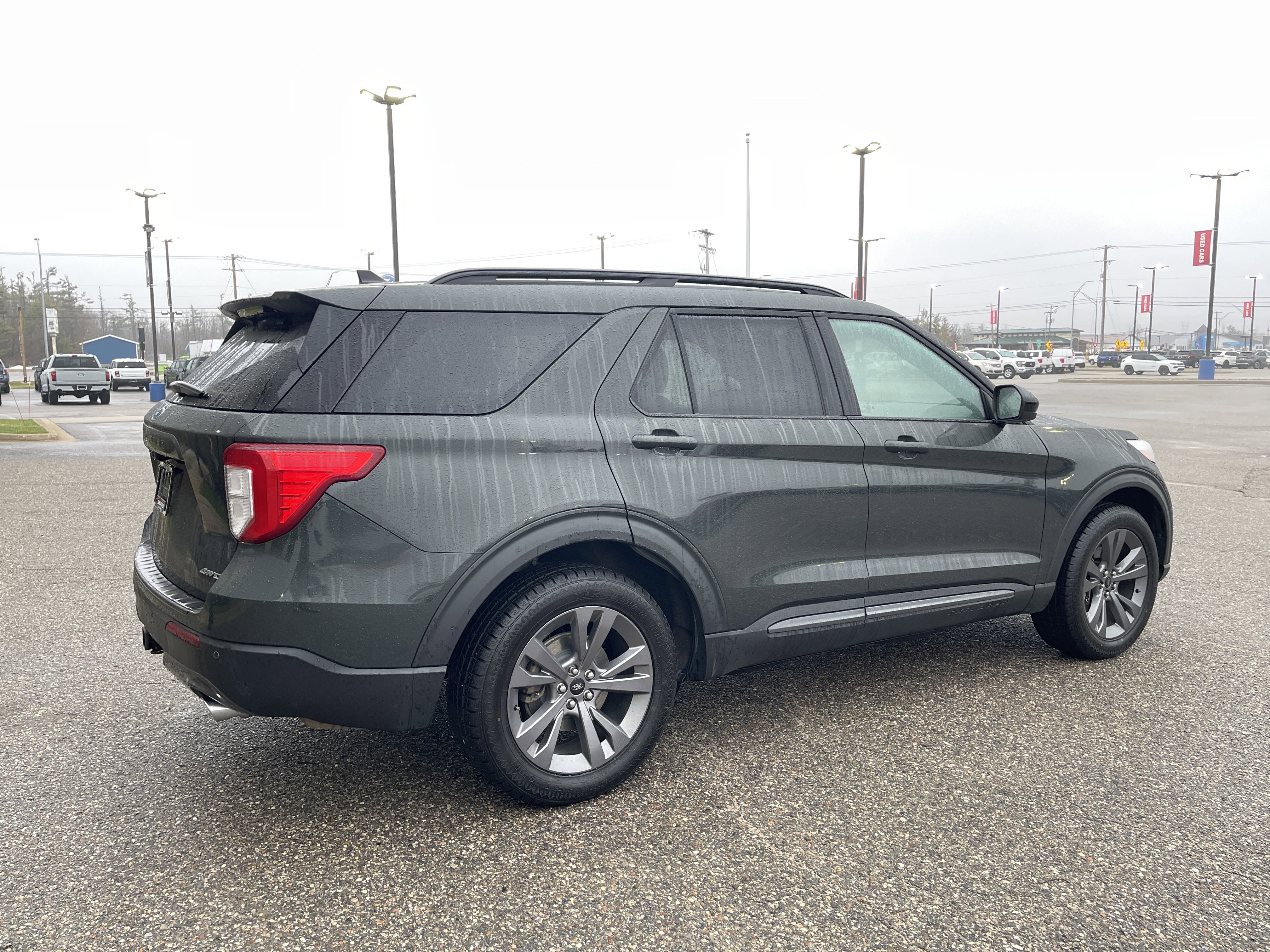 Used 2022 Ford Explorer XLT w/ Equipment Group 202A AWD/4WD image 3