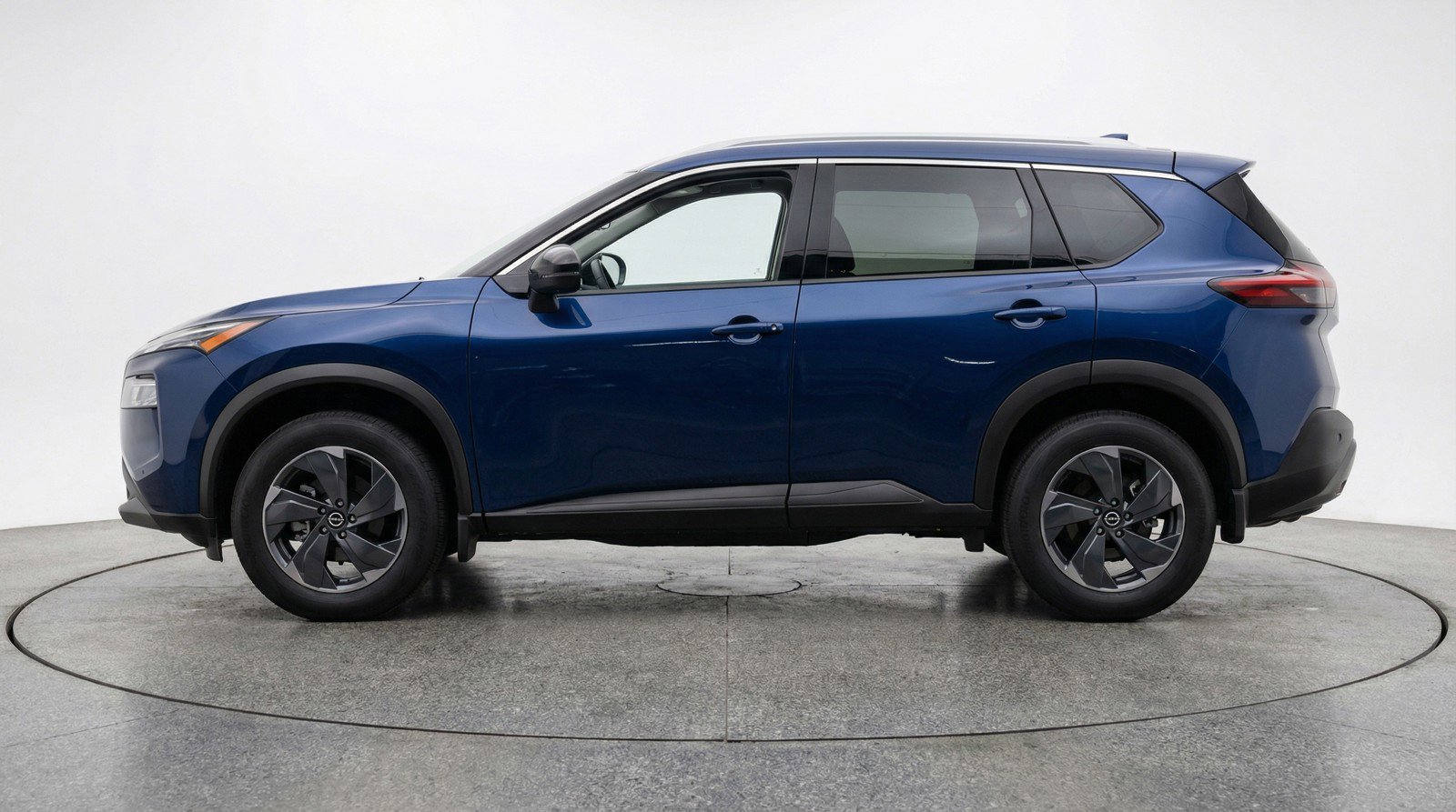 Used 2025 Nissan Rogue SV AWD/4WD image 3