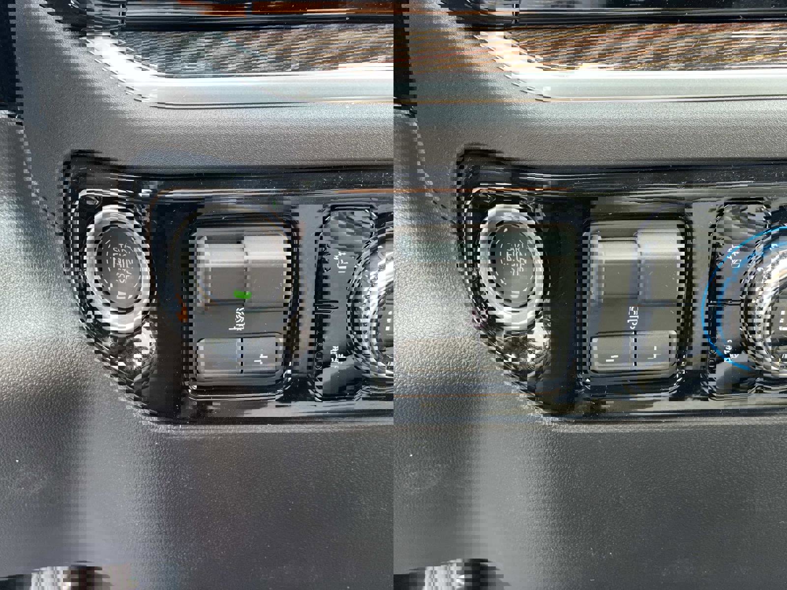 New 2026 GMC Sierra 1500 SLE w/ Preferred Package image 17