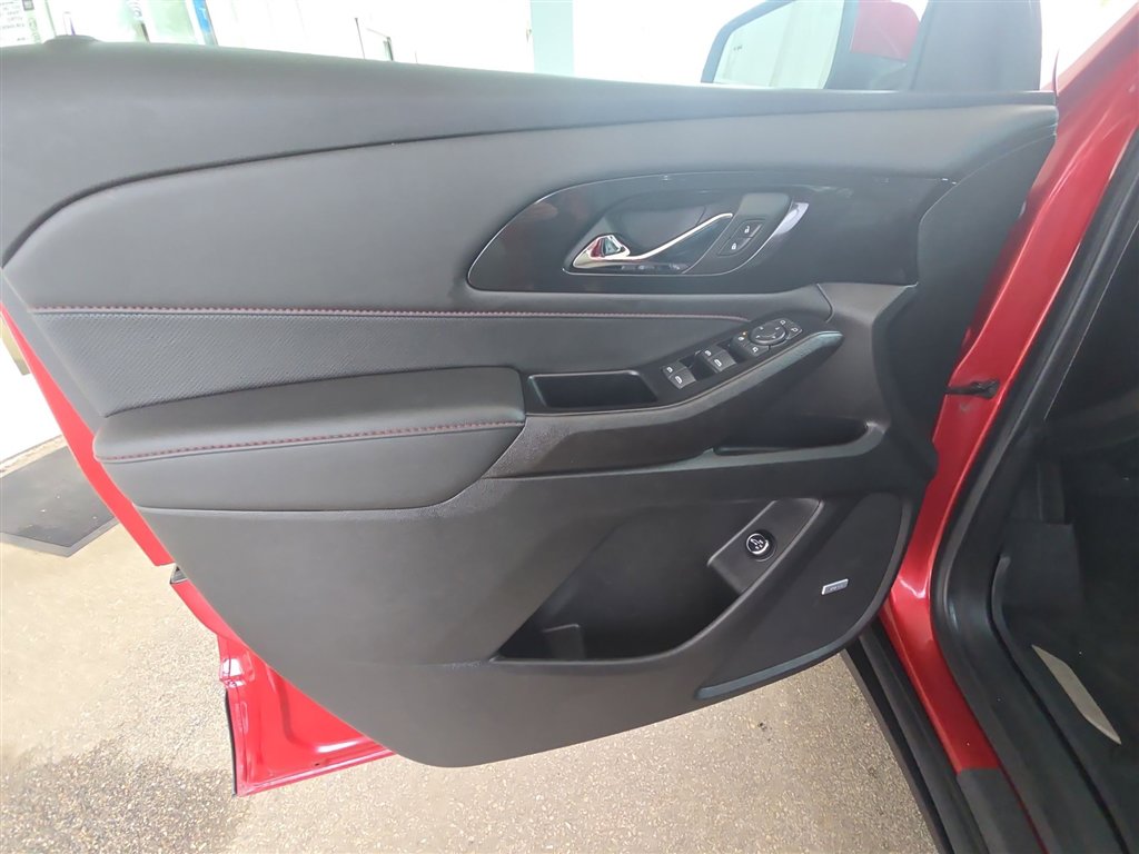 Used 2023 Chevrolet Traverse RS image 22