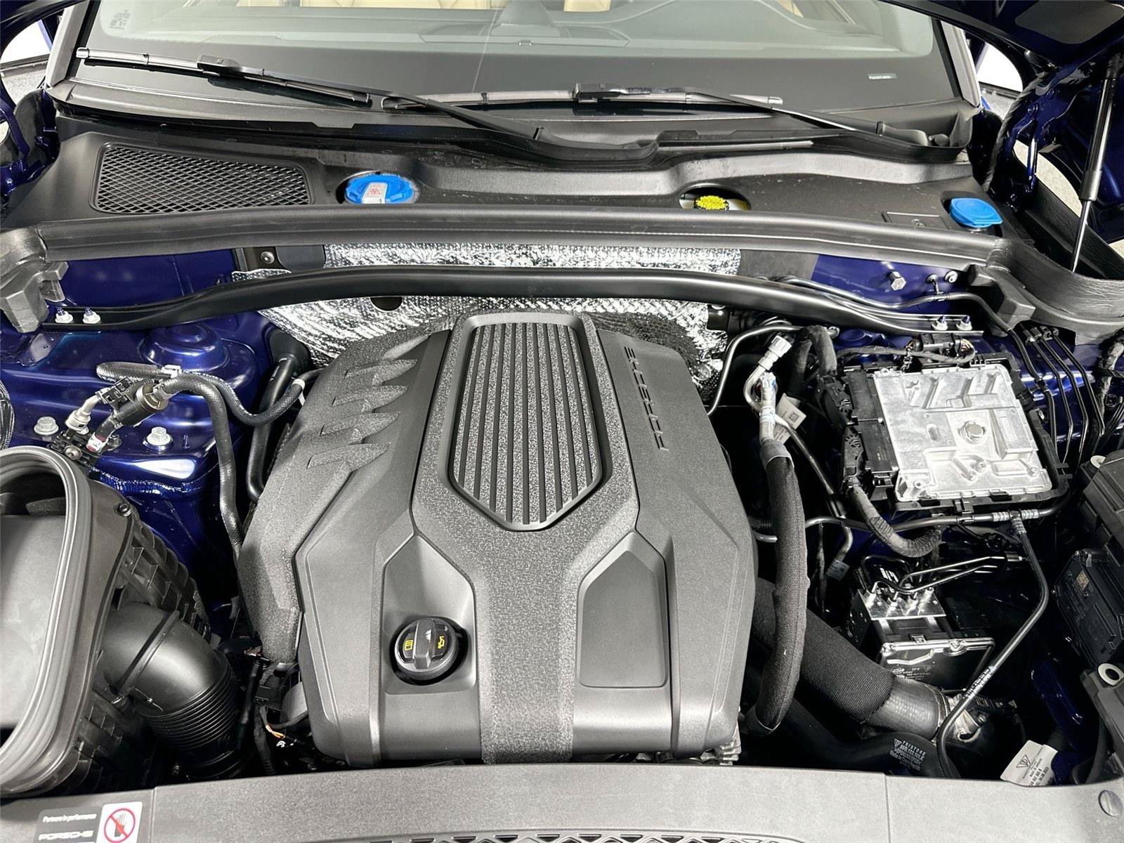 Certified 2026 Porsche Macan Turbo AWD/4WD image 37