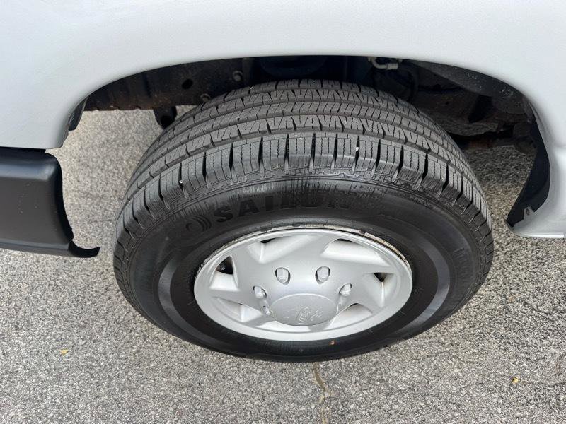 Used 2008 Ford E-250 and Econoline 250 RWD image 15
