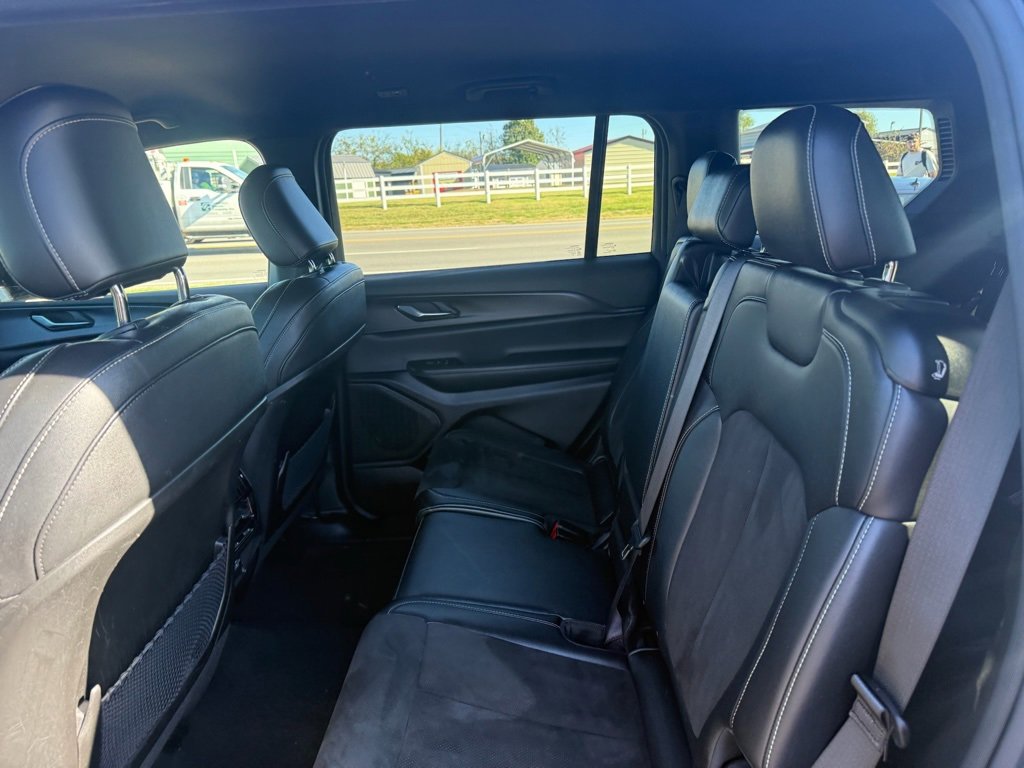 Used 2024 Jeep Grand Cherokee L Laredo image 15