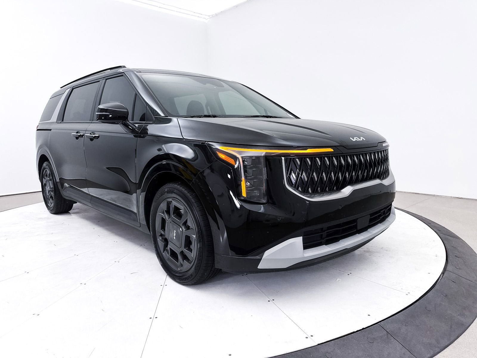 Certified 2025 Kia Carnival EX image 12