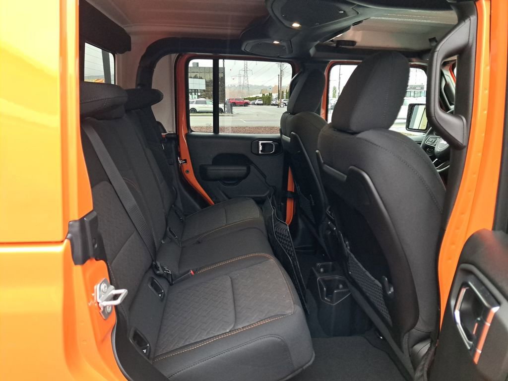 Used 2025 Jeep Gladiator Mojave w/ Convenience Group image 15