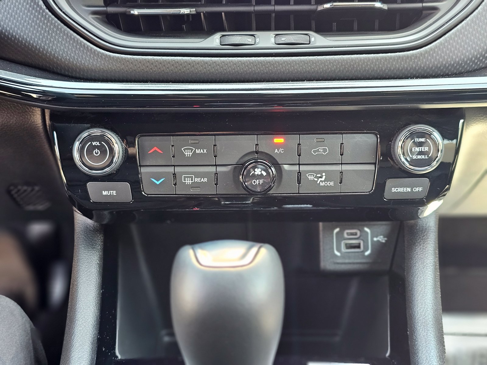 New 2026 Jeep Compass Latitude AWD/4WD image 15