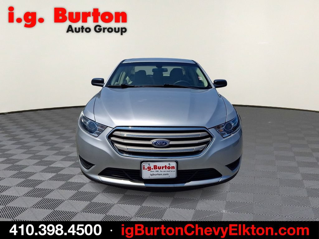 Used 2017 Ford Taurus SE FWD image 2