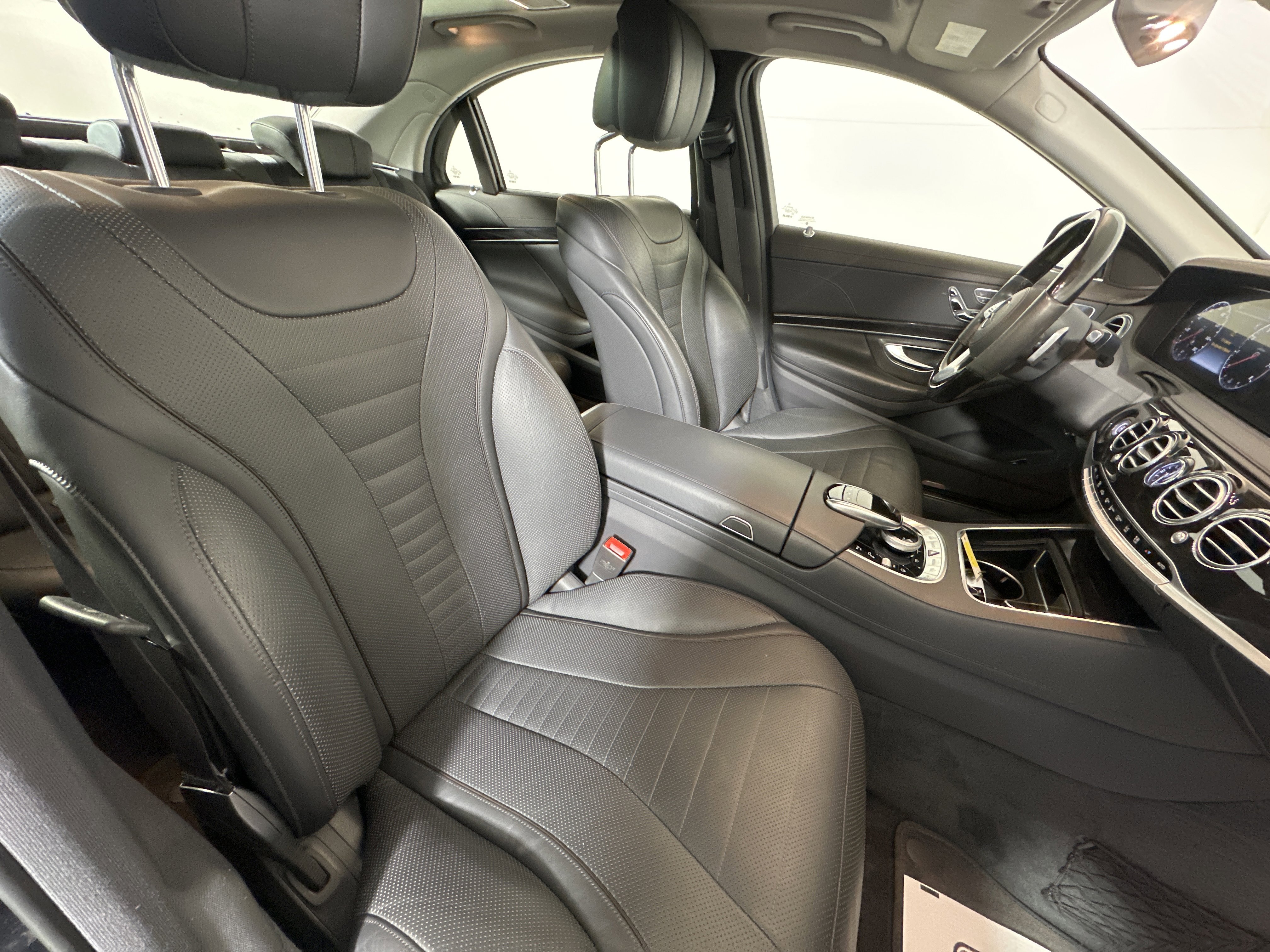 Used 2020 Mercedes-Benz S 560 4MATIC Sedan image 25
