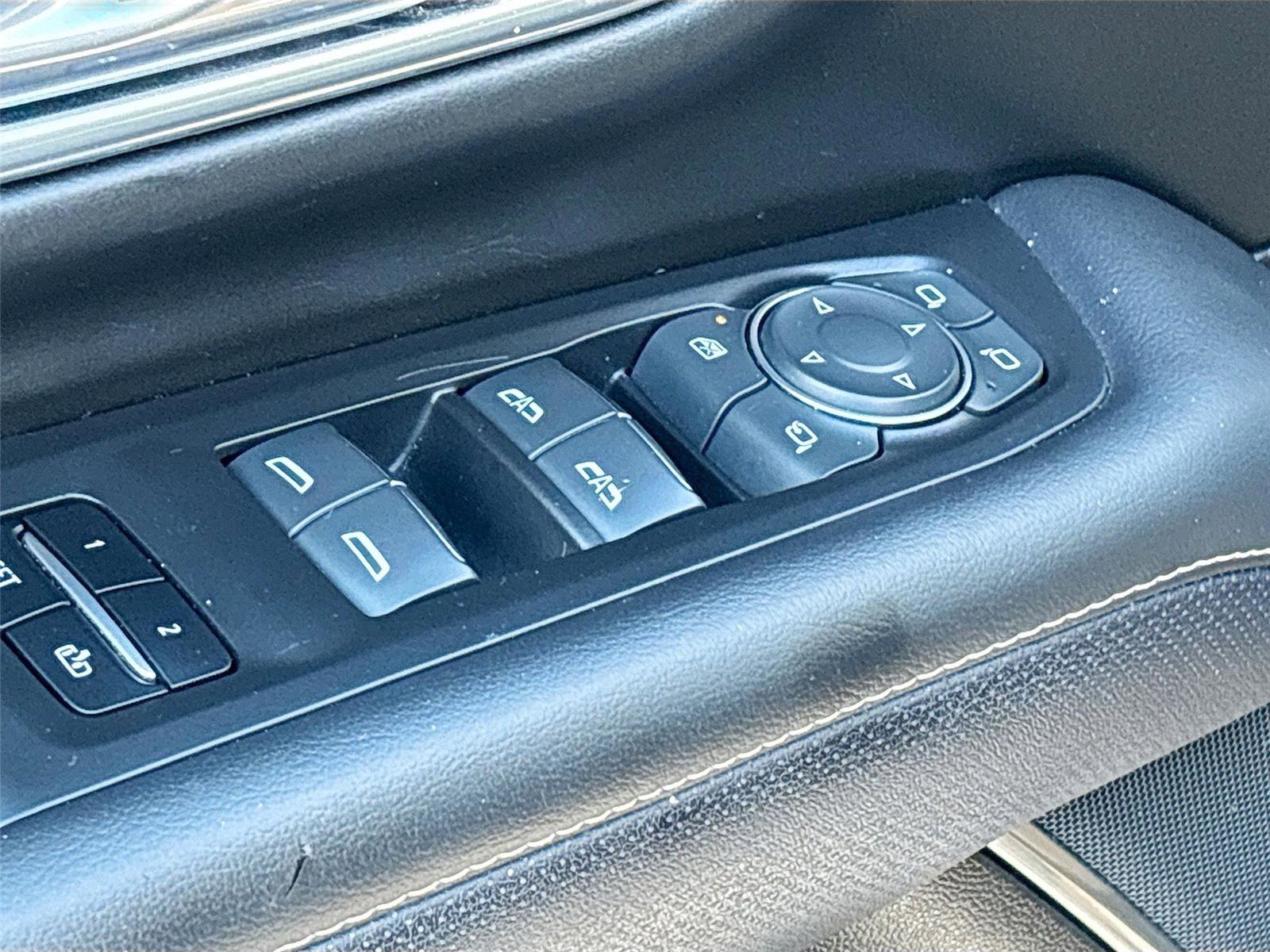 Used 2023 Chevrolet Suburban Premier image 19