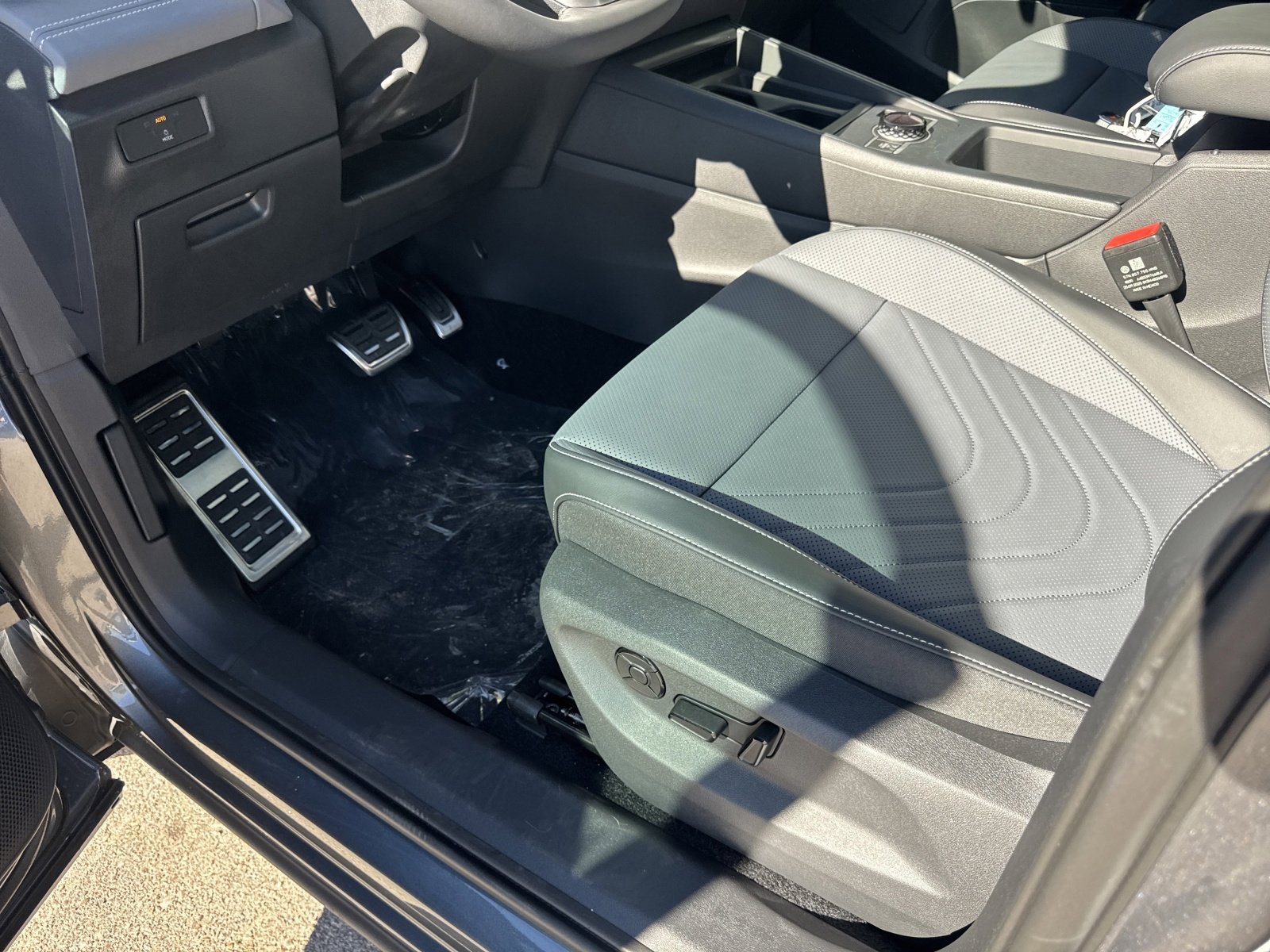 New 2026 Volkswagen Tiguan SE R-Line image 14