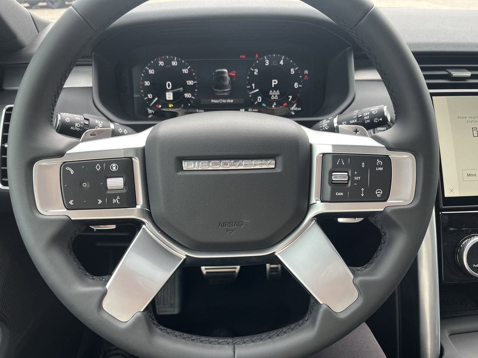 Used 2025 Land Rover Discovery Dynamic SE AWD/4WD image 14