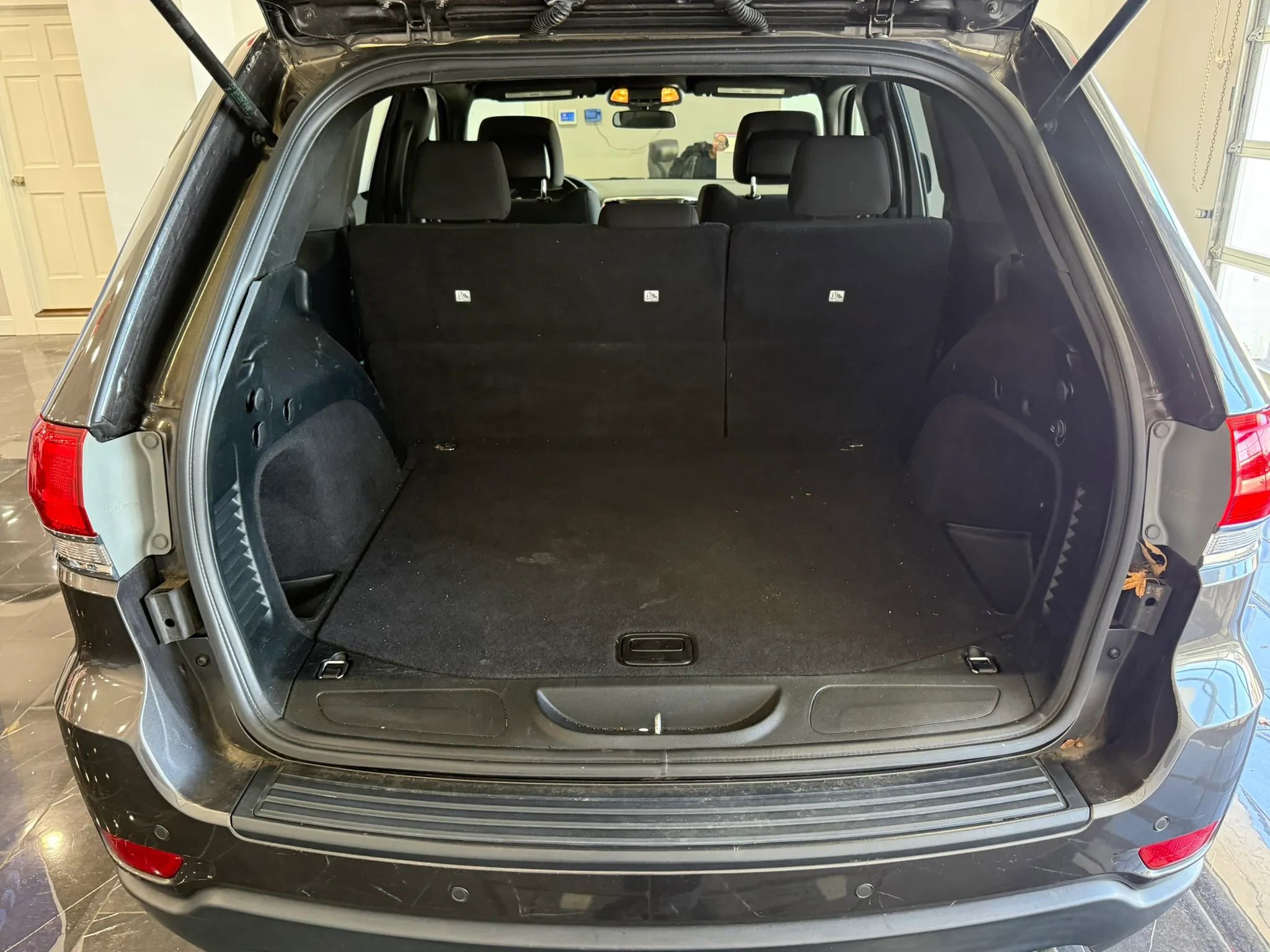 Used 2019 Jeep Grand Cherokee Laredo AWD/4WD image 22