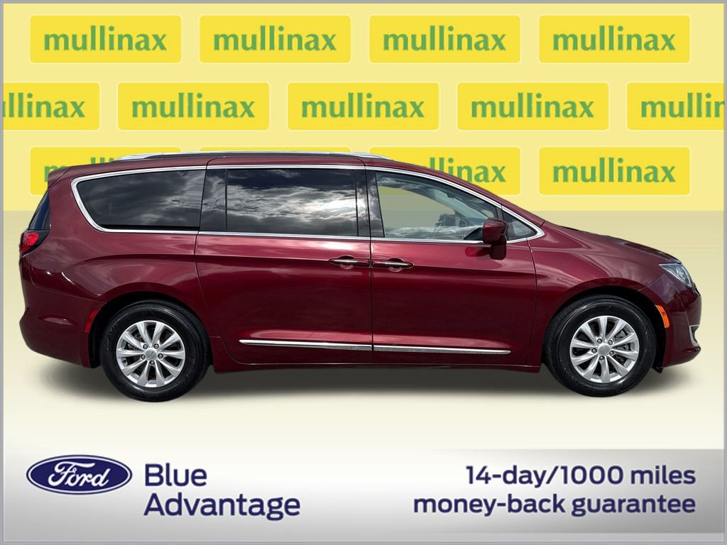 Used 2018 Chrysler Pacifica Touring-L video 2