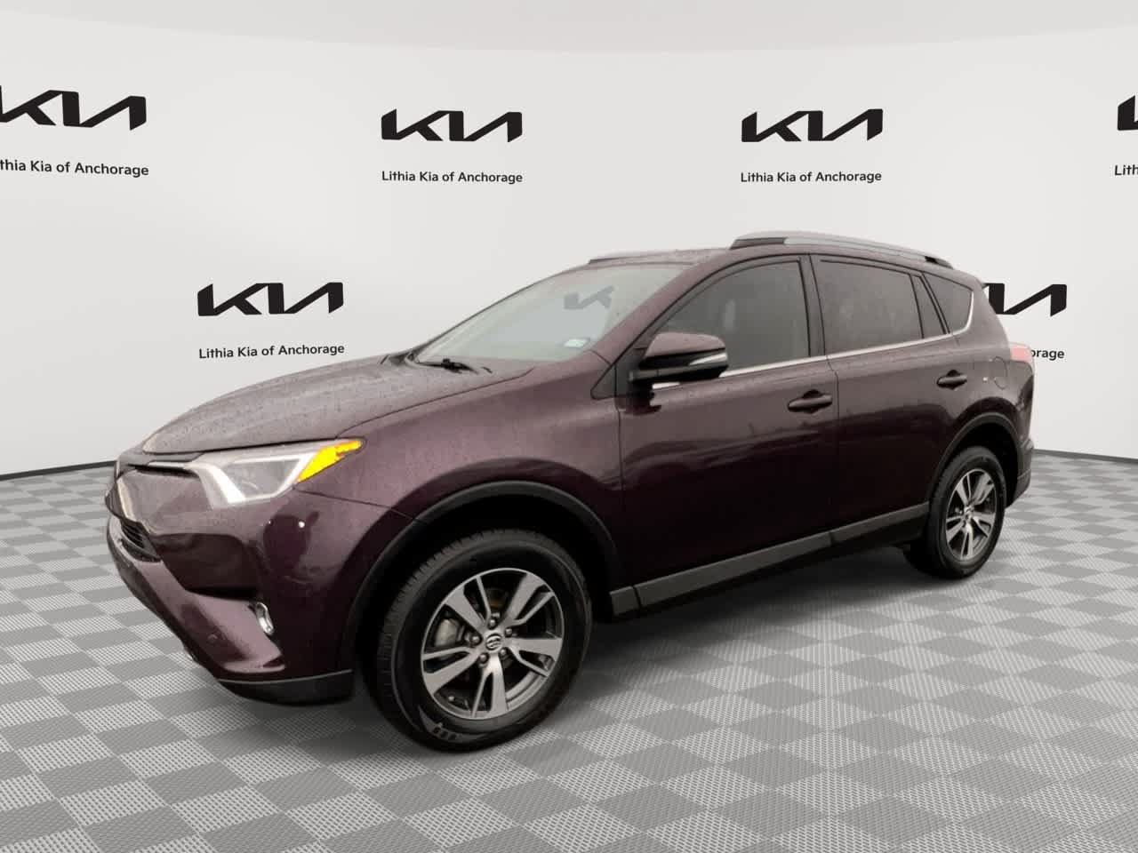 Used 2018 Toyota RAV4 XLE FWD image 1