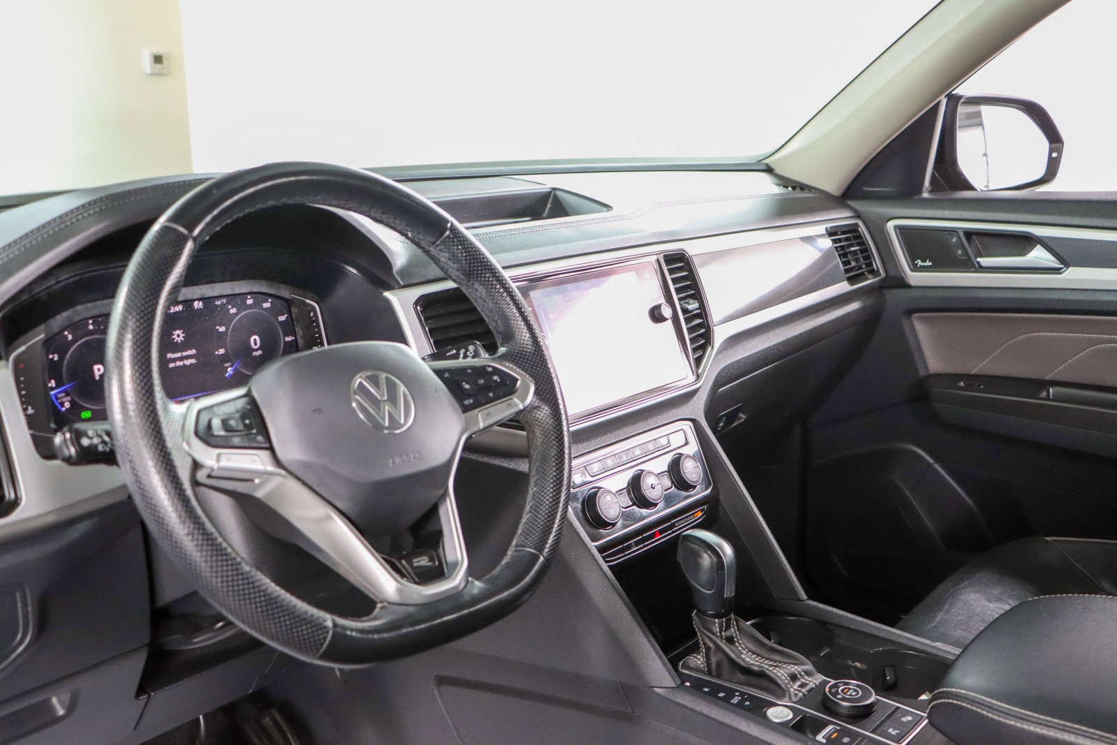 Used 2022 Volkswagen Atlas SEL Premium image 24