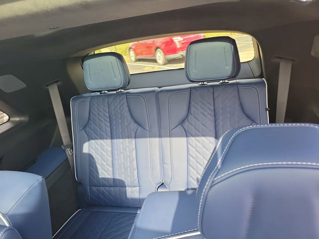 New 2026 Cadillac Vistiq Premium Luxury w/ LPO, Floor Liner Package image 26