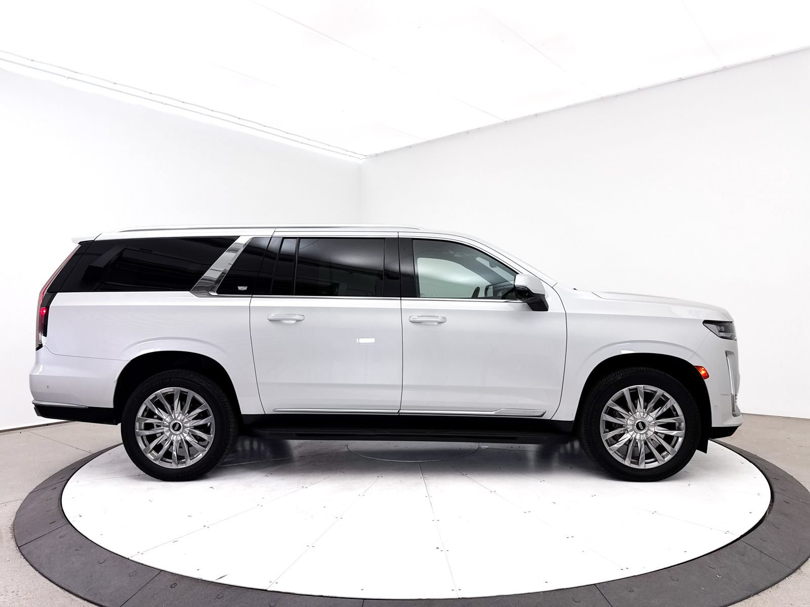 Used 2021 Cadillac Escalade ESV Premium Luxury AWD/4WD image 46