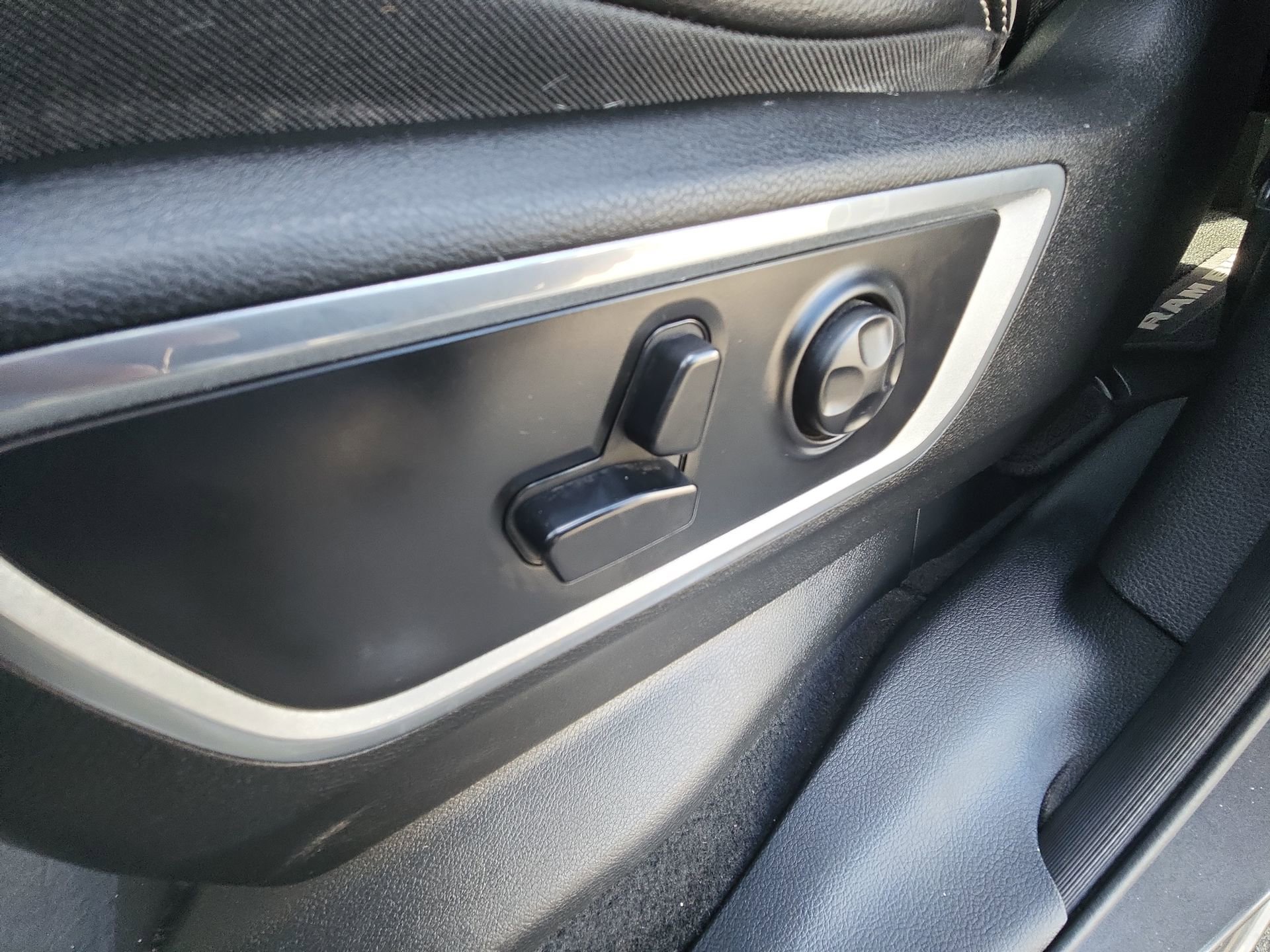 Certified 2019 RAM 1500 Laramie image 14