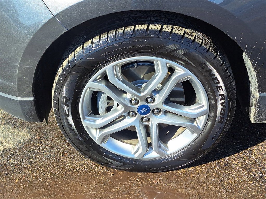 Used 2018 Ford Edge Titanium w/ Equipment Group 301A image 9