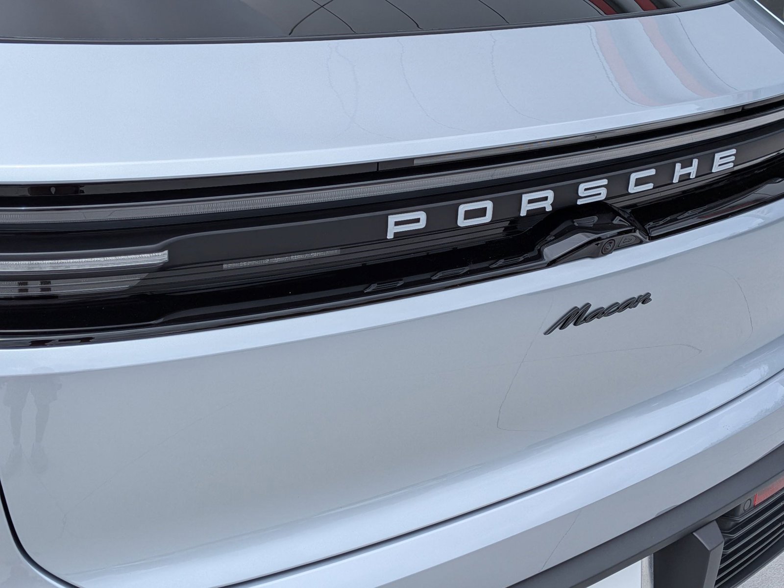 Certified 2025 Porsche Macan Electric RWD image 13