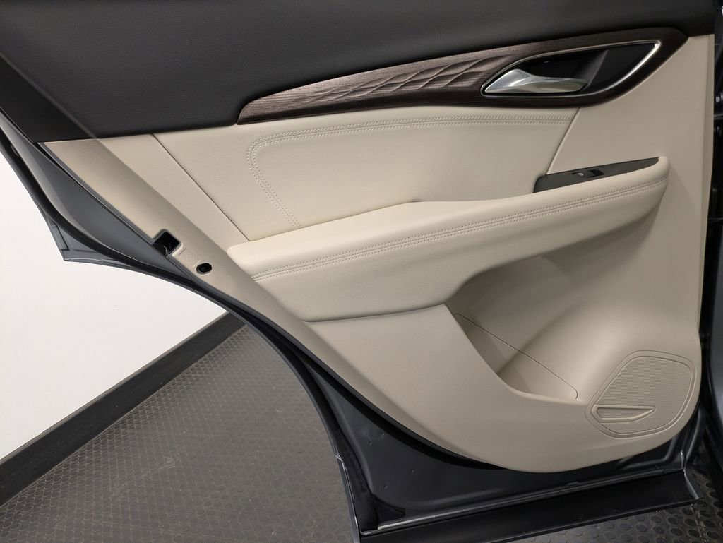 Used 2023 Buick Envision Avenir image 22