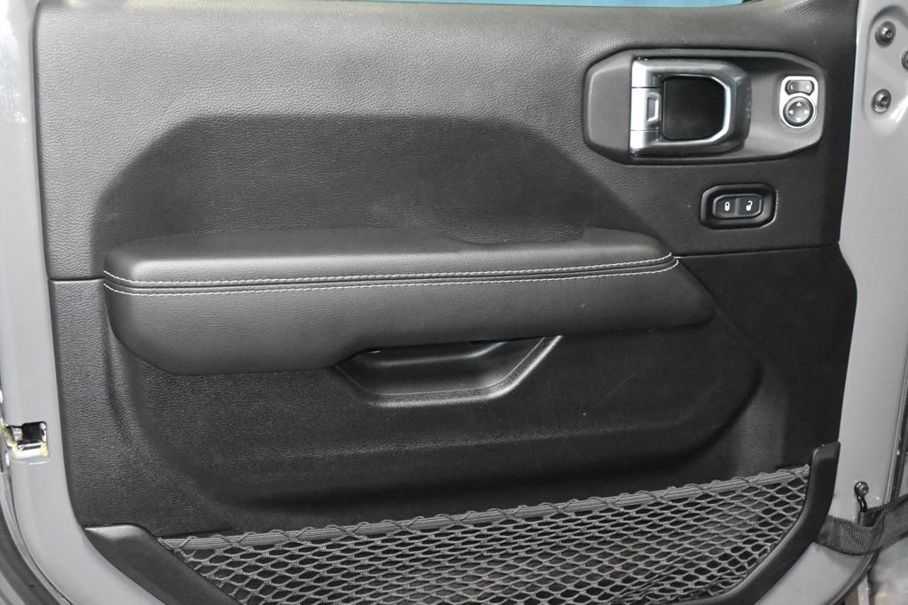 Used 2021 Jeep Wrangler Unlimited Sahara w/ Uconnect 4C Nav & Sound Group AWD/4WD image 4