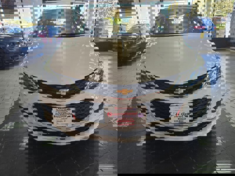 Used 2018 Chevrolet Cruze LT image 2