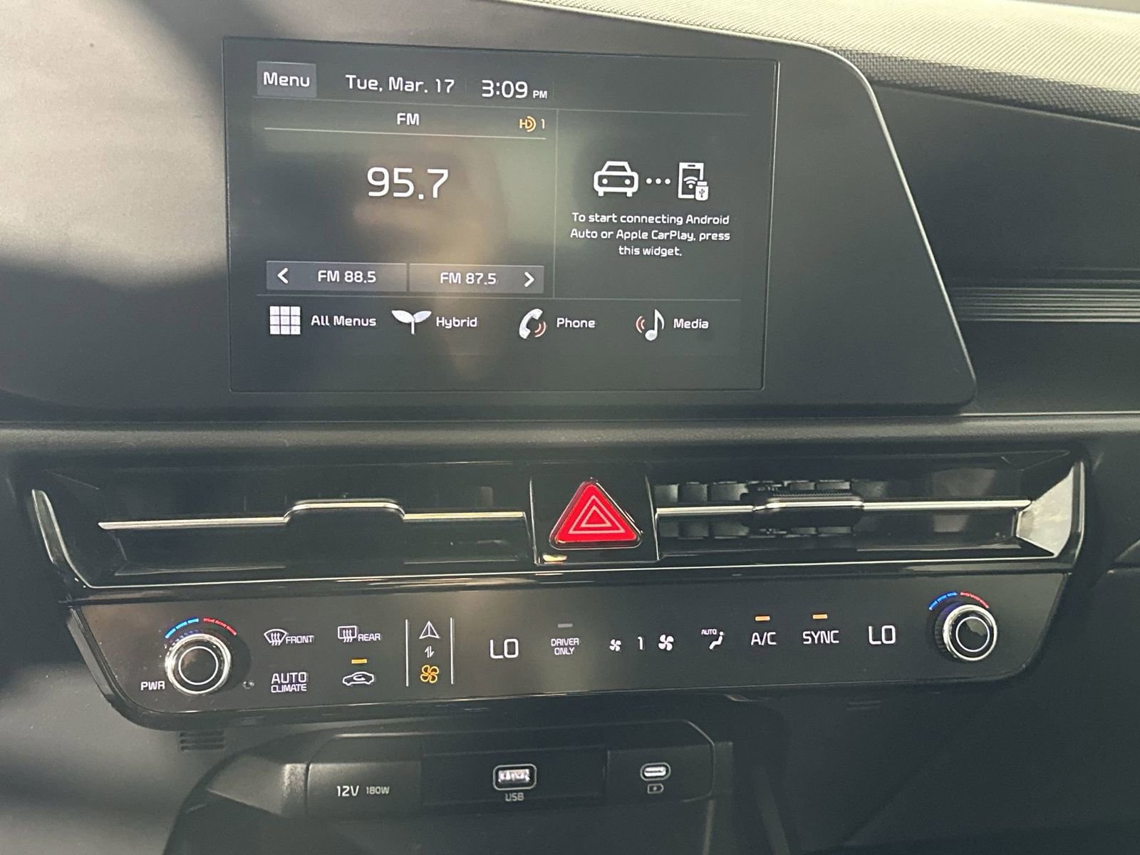 Used 2025 Kia Niro LX image 21