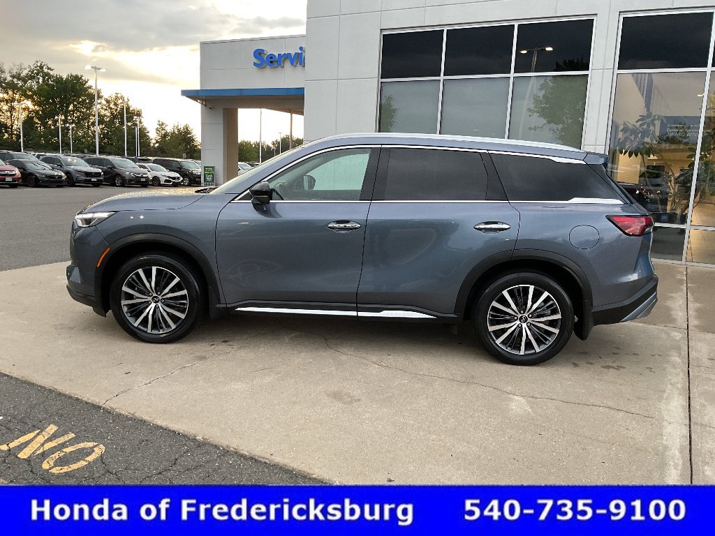 Used 2023 INFINITI QX60 Sensory w/ Vision Package AWD/4WD image 3