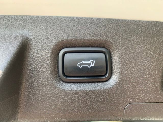 Used 2020 Hyundai Santa Fe SEL w/ Convenience + Premium Package AWD/4WD image 6