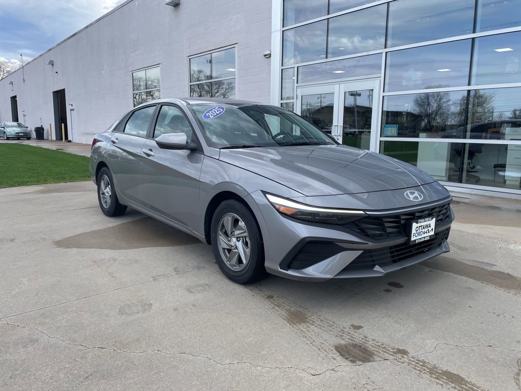 Used 2025 Hyundai Elantra SE