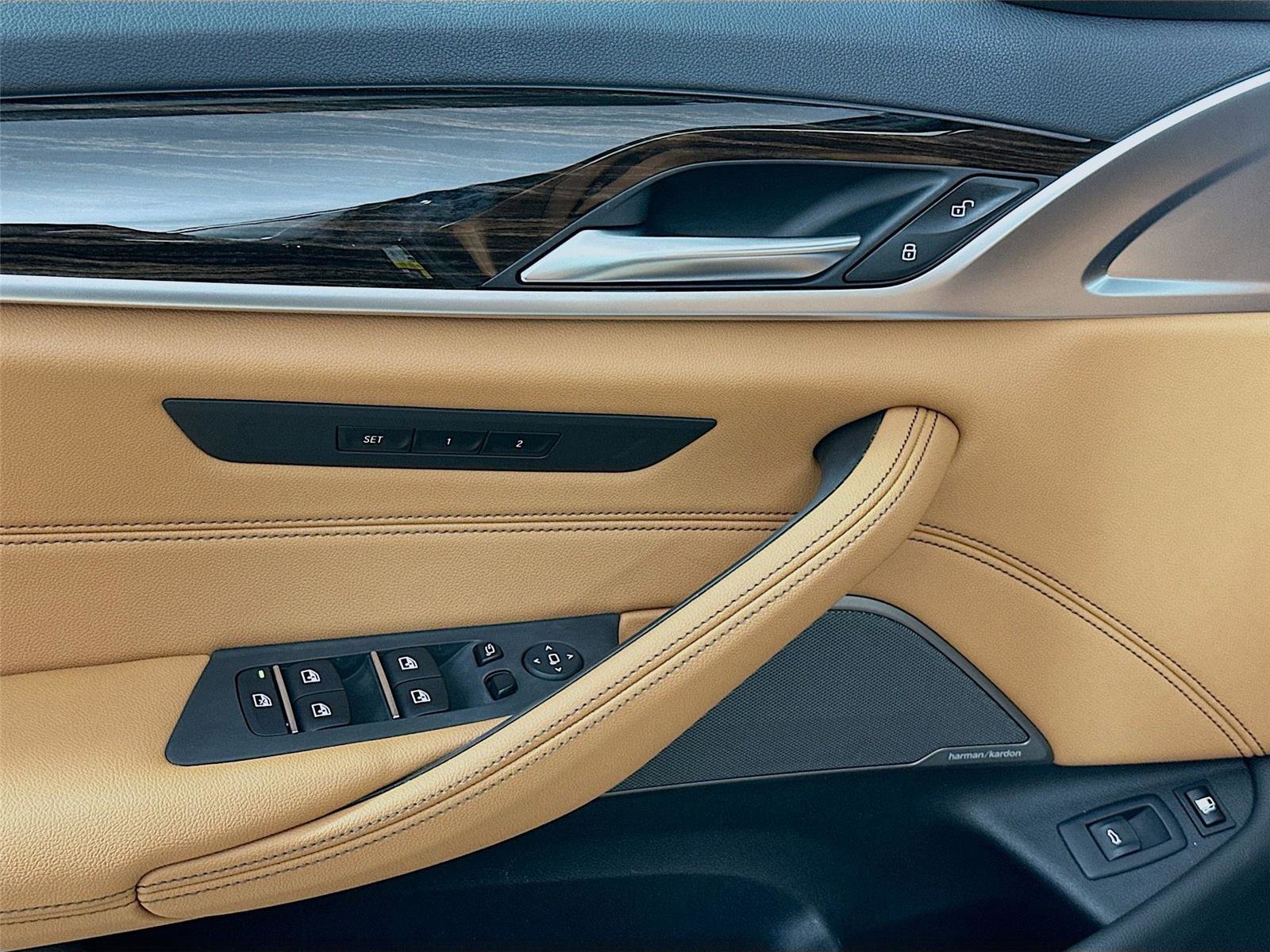 Used 2023 BMW 530e xDrive w/ Premium Package image 18