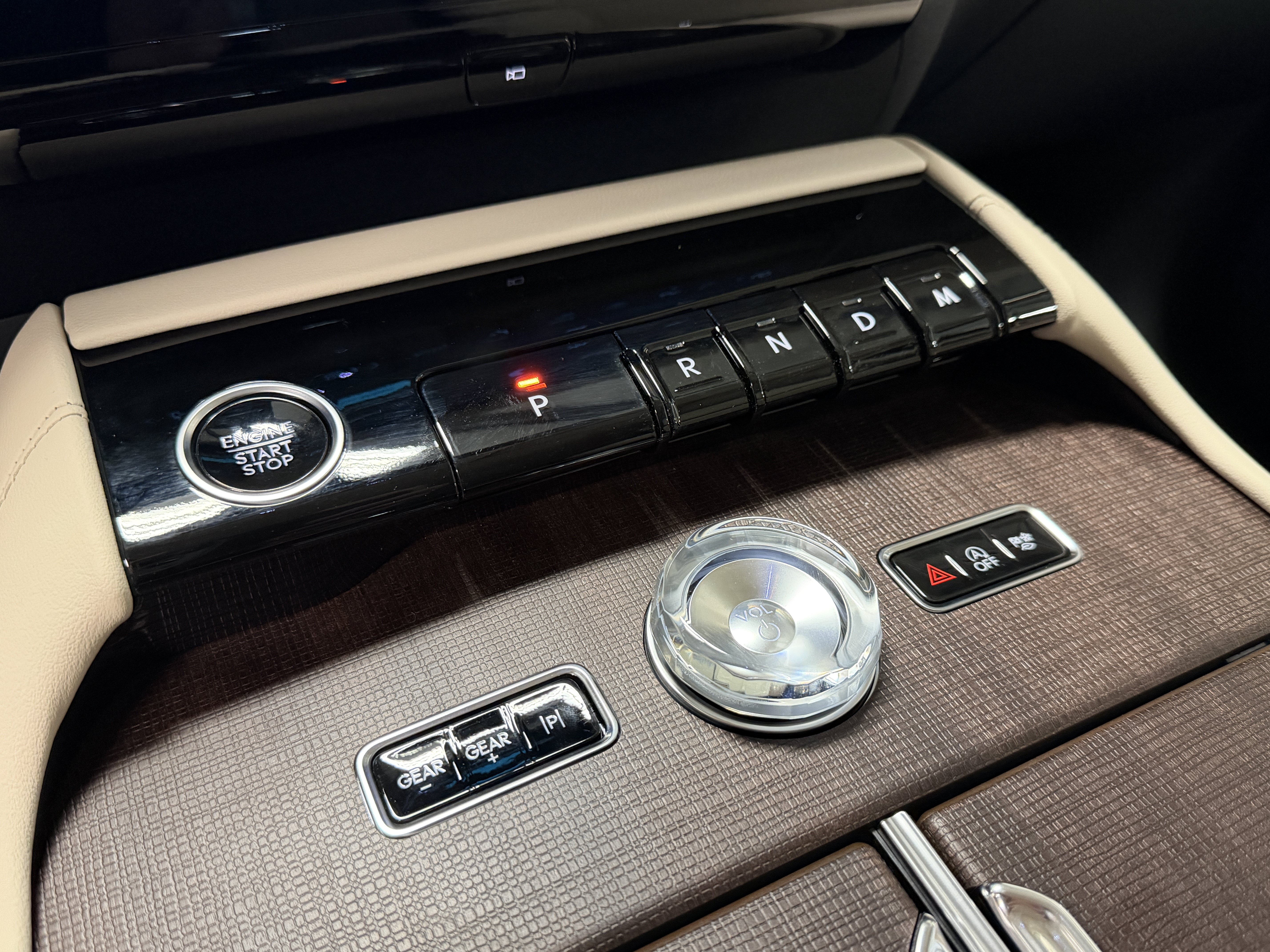 New 2027 Lincoln Navigator Reserve w/ Jet Appearance Package AWD/4WD image 14