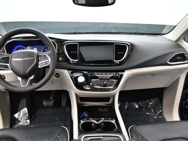 Used 2022 Chrysler Pacifica Limited image 10