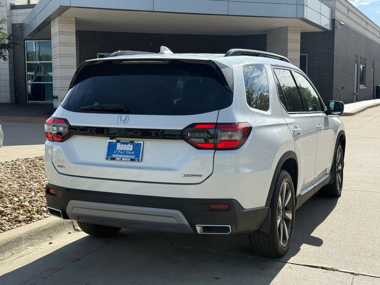 Used 2023 Honda Pilot Touring image 6