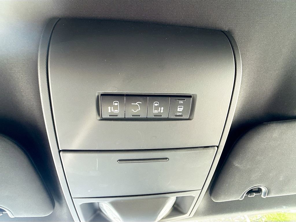 Used 2020 Dodge Grand Caravan SXT image 33