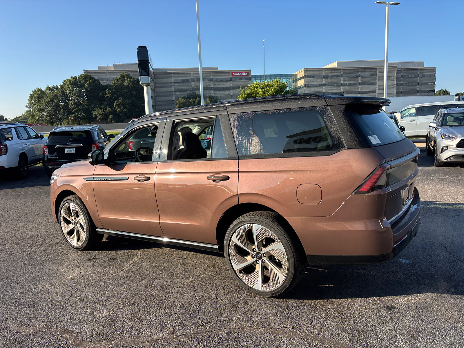 New 2027 Lincoln Navigator Black Label w/ Black Label Special Edition AWD/4WD image 5
