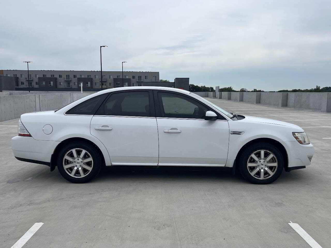 Used 2008 Ford Taurus SEL FWD image 5