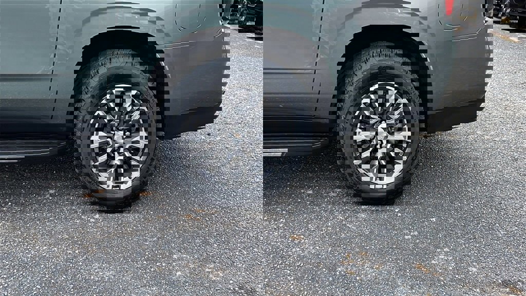 Certified 2023 Chevrolet Suburban LT w/ Luxury Package image 9