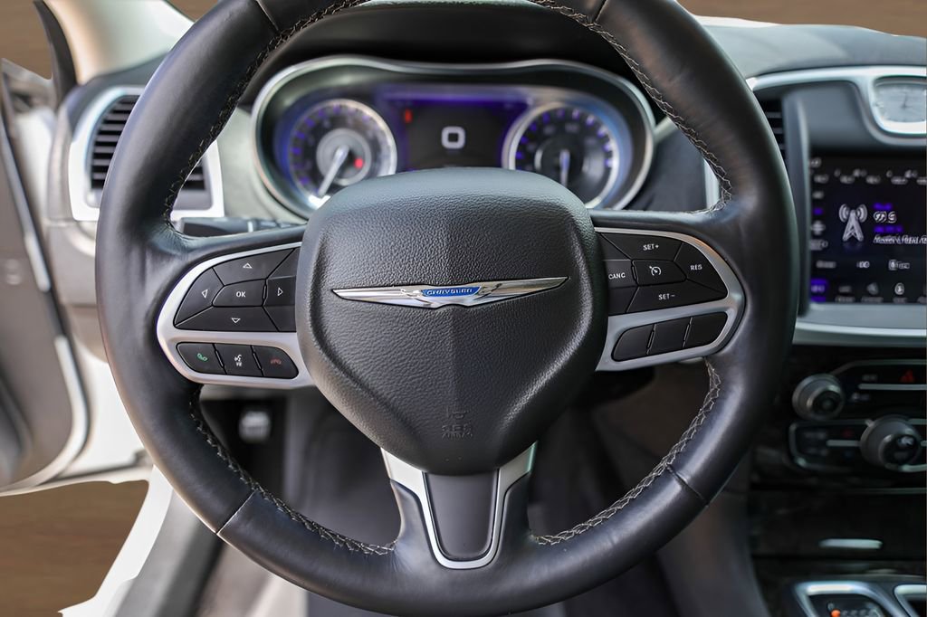 Used 2022 Chrysler 300 Touring L w/ Comfort Group RWD image 12