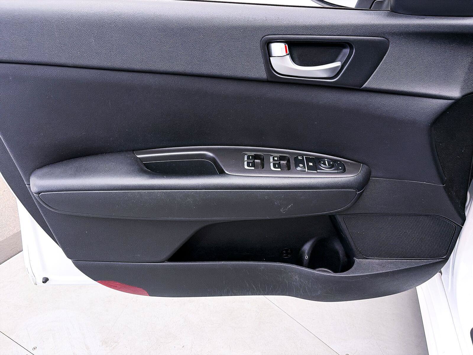 Used 2018 Kia Optima LX w/ 17" Alloy Wheels Package FWD image 11