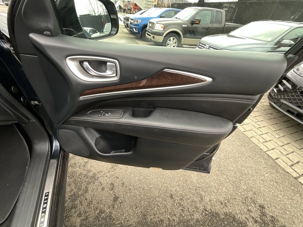 Used 2018 INFINITI QX60 Luxe w/ Deluxe Technology Package image 32