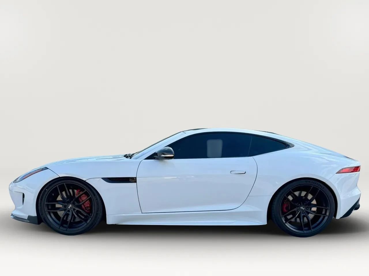 Used 2017 Jaguar F-TYPE R AWD/4WD image 4